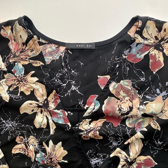 West Kei Floral on black Blouse M - Picture 6 of 6